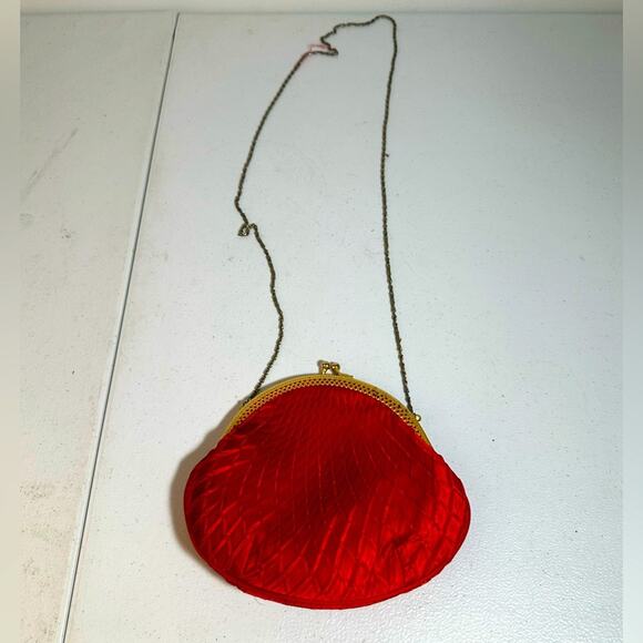 Elegant Red Quilted Women's Bag - Picture 1 of 6